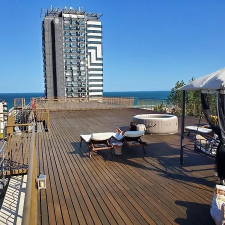 Sea View Luxury Penthouse Апартамент
