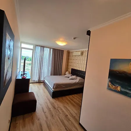 Sea View Luxury Penthouse סאני ביץ'